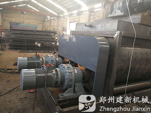 建新JS1500強制式混凝土攪拌機進行試機運行